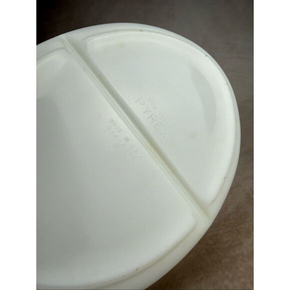 Vintage Pyrex Verde Split Casserole Dish Floral Mod MCM 1970s - Picture 9 of 9